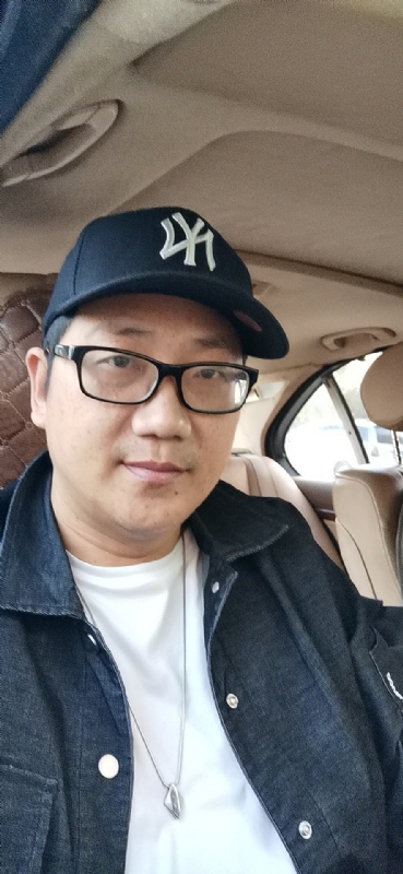 拥抱幸福的第一张照片--长汀婚介网