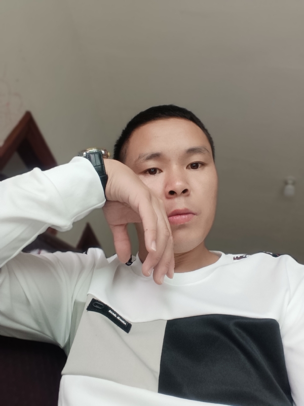 冷漠的第一张照片--长汀婚介网